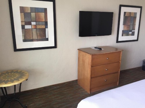 Surfer Beach Hotel - image 32