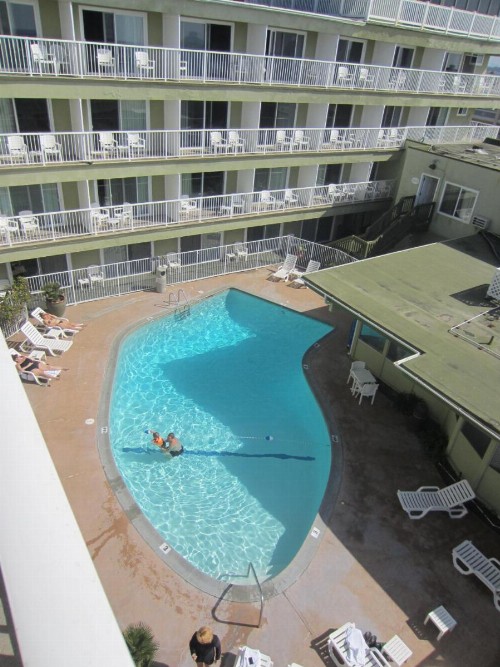 Surfer Beach Hotel - image 33