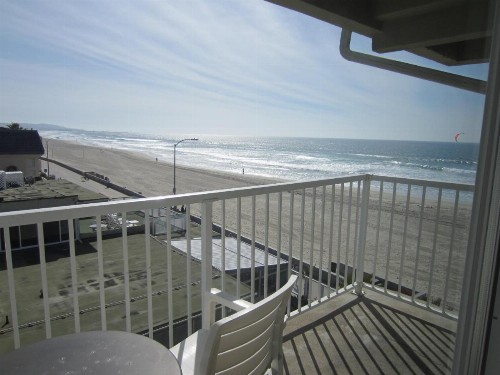Surfer Beach Hotel - image 36