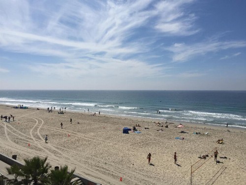 Surfer Beach Hotel - image 4