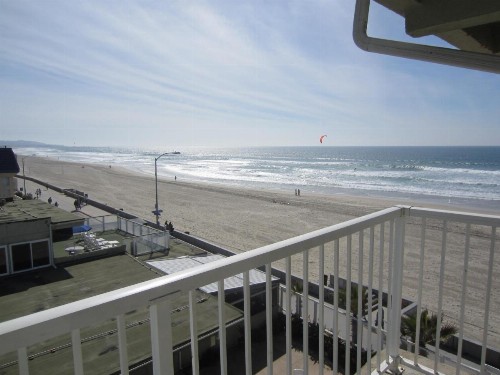 Surfer Beach Hotel - image 40