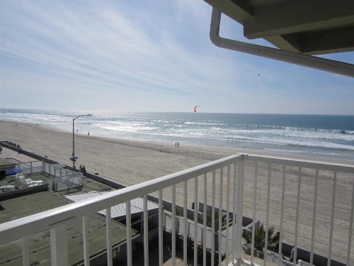 Surfer Beach Hotel - image 43