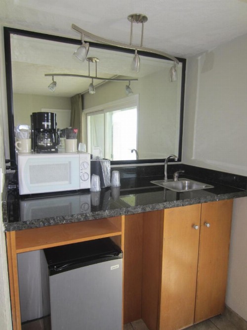 Surfer Beach Hotel - image 44
