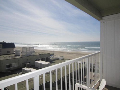 Surfer Beach Hotel - image 49