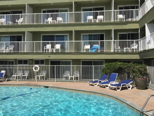 Surfer Beach Hotel - image 6
