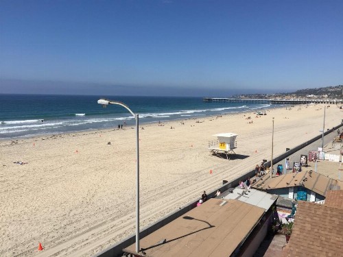 Surfer Beach Hotel - image 8