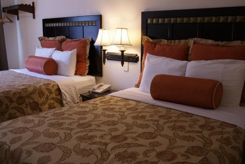 Harborview Inn & Suites-Convention Center-Airport-Gaslamp-Seaworld-Zoo-Balboa Park - image 2