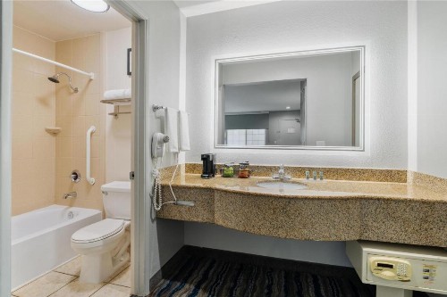 Best Western San Diego/Miramar Hotel - image 23