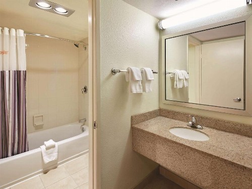 La Quinta by Wyndham San Diego SeaWorld/Zoo Area - image 22