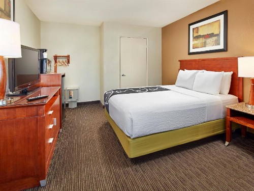 La Quinta by Wyndham San Diego SeaWorld/Zoo Area - image 6