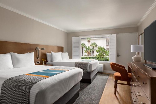 Town and Country San Diego - image 6