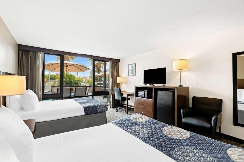 Best Western Yacht Harbor Hotel - image 27
