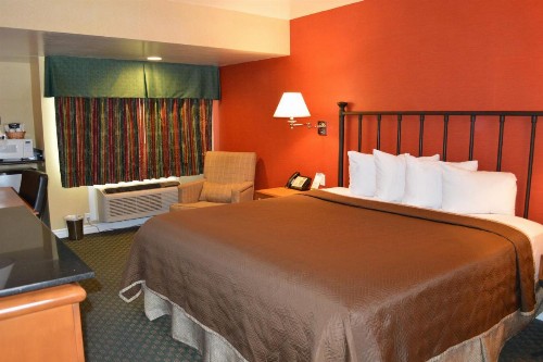 Travelodge by Wyndham San Diego Downtown Convention Center - image 10