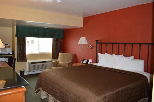 Travelodge by Wyndham San Diego Downtown Convention Center - image 11