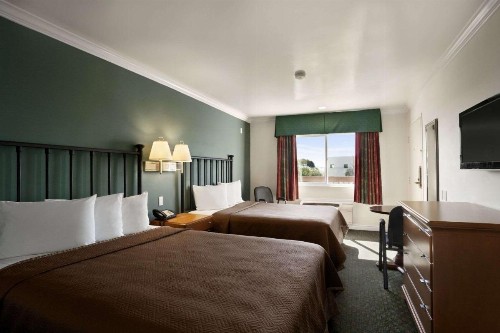 Travelodge by Wyndham San Diego Downtown Convention Center - image 7