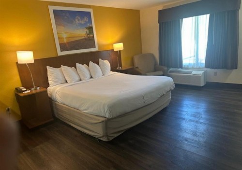 Days Inn by Wyndham Mission Valley Qualcomm Stadium/SDSU - image 10