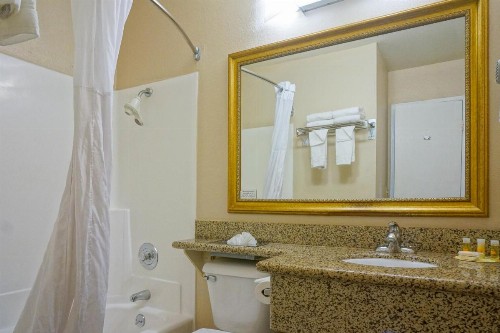 Days Inn by Wyndham Mission Valley Qualcomm Stadium/SDSU - image 13