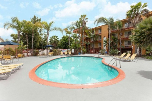 Days Inn by Wyndham Mission Valley Qualcomm Stadium/SDSU - image 2