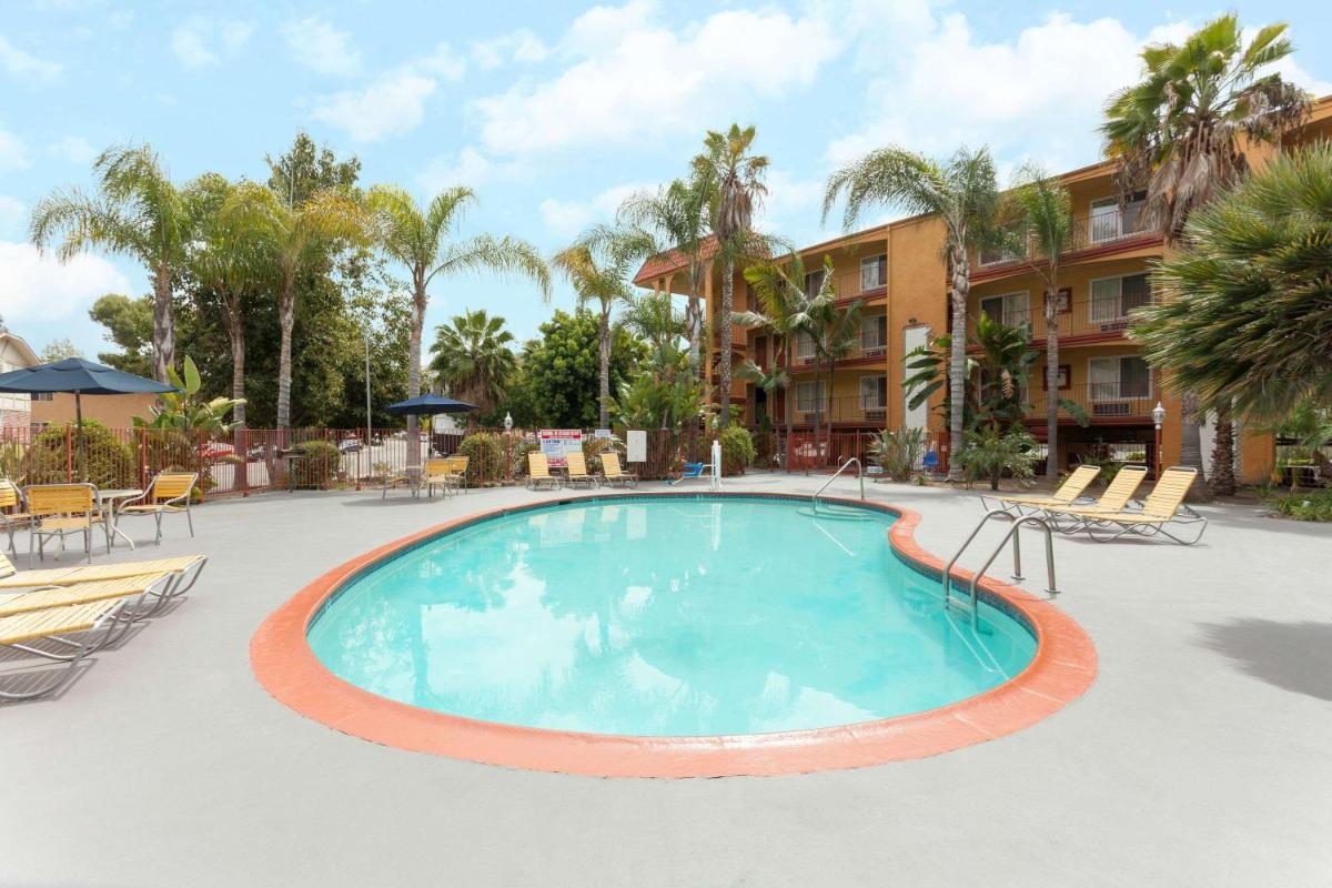 Days Inn by Wyndham Mission Valley Qualcomm Stadium/SDSU - image 2