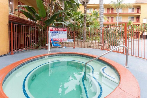 Days Inn by Wyndham Mission Valley Qualcomm Stadium/SDSU - image 3