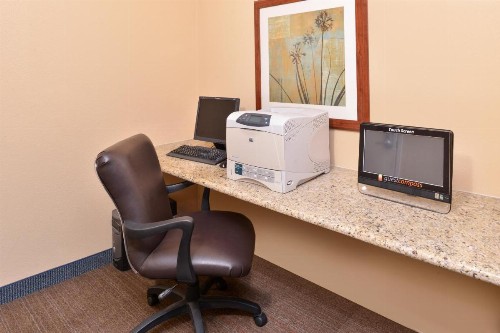 Candlewood Suites San Diego an IHG Hotel - image 2