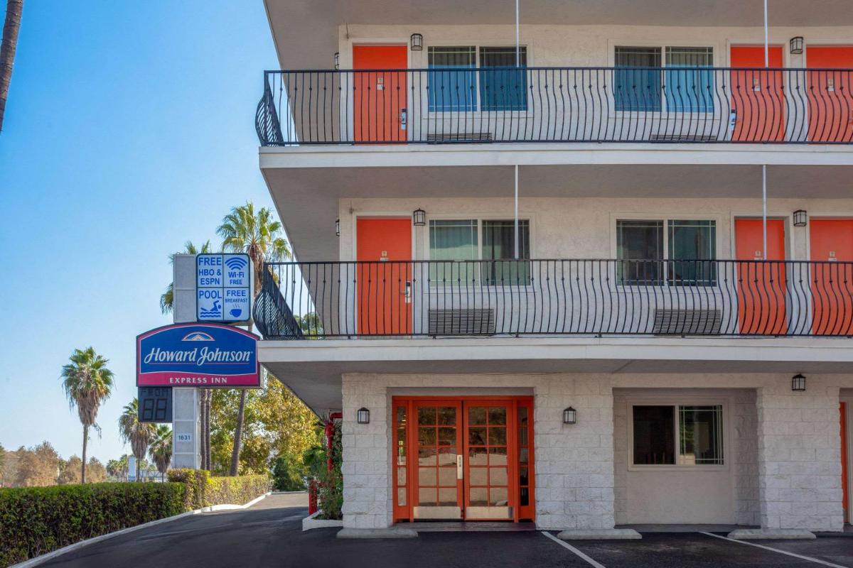 Howard Johnson by Wyndham San Diego Hotel Circle - main image
