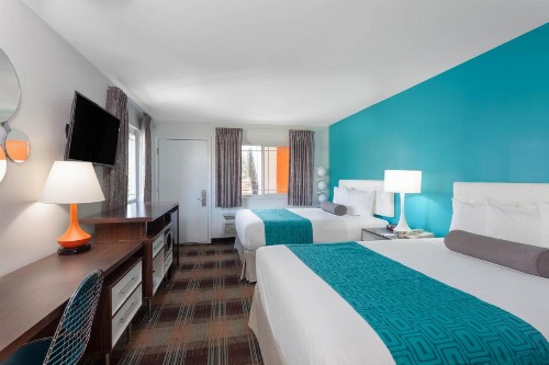 Howard Johnson by Wyndham San Diego Hotel Circle - image 16