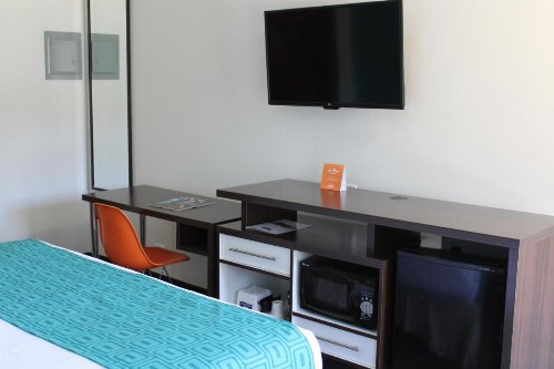 Howard Johnson by Wyndham San Diego Hotel Circle - image 18