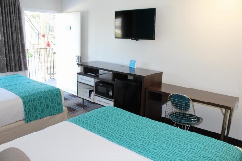 Howard Johnson by Wyndham San Diego Hotel Circle - image 19