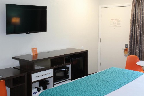 Howard Johnson by Wyndham San Diego Hotel Circle - image 21