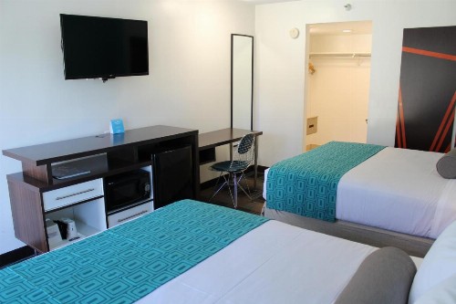 Howard Johnson by Wyndham San Diego Hotel Circle - image 22