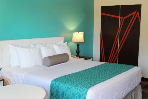 Howard Johnson by Wyndham San Diego Hotel Circle - image 23