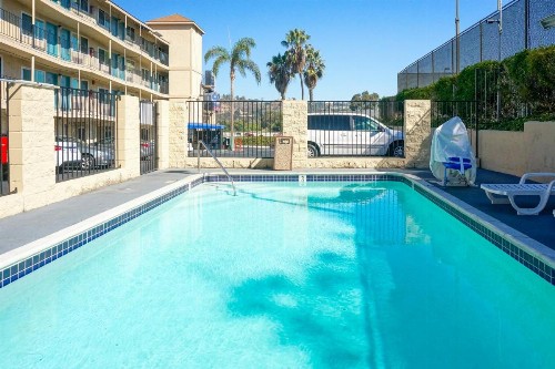 Howard Johnson by Wyndham San Diego Hotel Circle - image 24