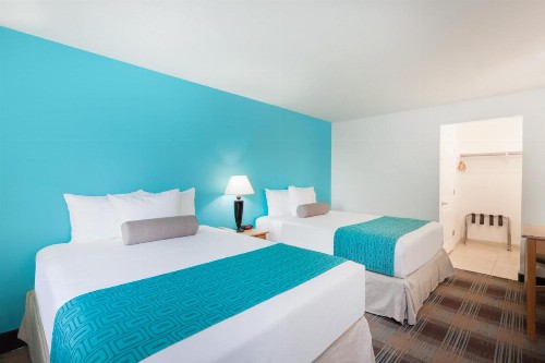 Howard Johnson by Wyndham San Diego Hotel Circle - image 28