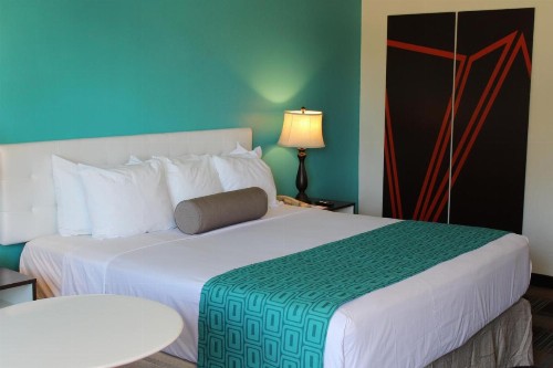 Howard Johnson by Wyndham San Diego Hotel Circle - image 33
