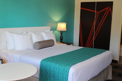 Howard Johnson by Wyndham San Diego Hotel Circle - image 39