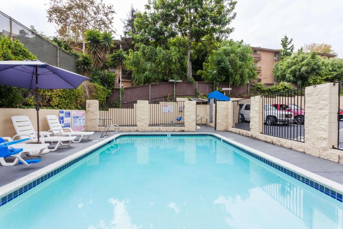 Howard Johnson by Wyndham San Diego Hotel Circle - image 5