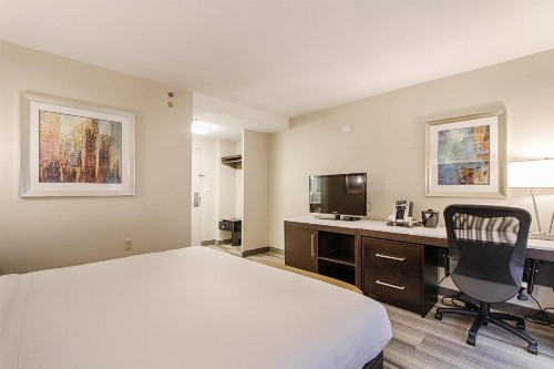 Holiday Inn Express - Downtown San Diego an IHG Hotel - image 7