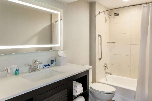 Four Points by Sheraton San Diego Downtown Little Italy - image 23