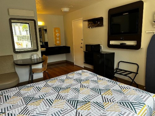 Motel 6-San Diego CA - Hotel Circle - Mission Valley - image 18