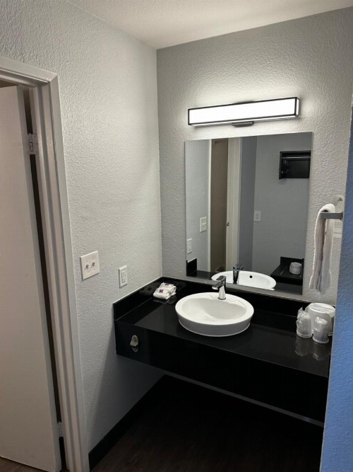 Motel 6-San Diego CA - Hotel Circle - Mission Valley - image 32