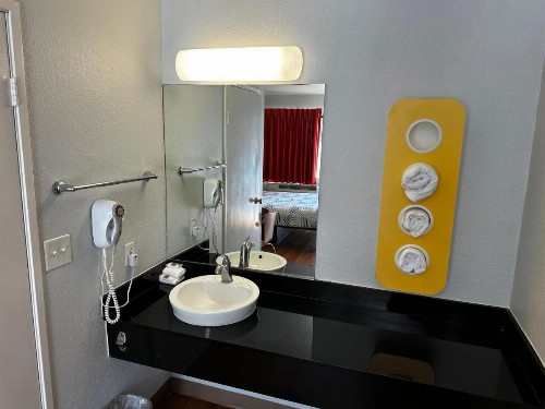 Motel 6-San Diego CA - Hotel Circle - Mission Valley - image 4