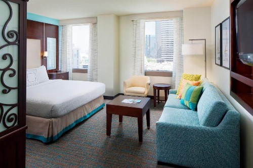 Residence Inn by Marriott San Diego Downtown/Gaslamp Quarter - image 3