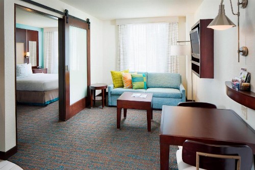 Residence Inn by Marriott San Diego Downtown/Gaslamp Quarter - image 6