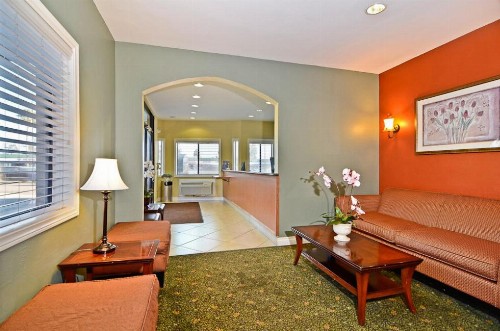 Pleasant Inn - image 15