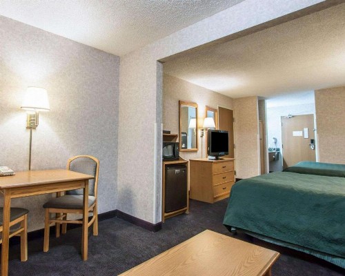 Quality Suites San Diego Otay Mesa - image 2