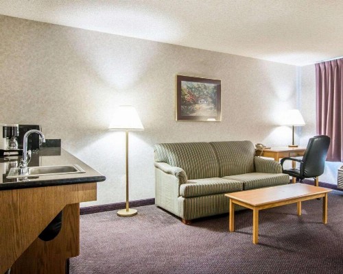 Quality Suites San Diego Otay Mesa - image 22