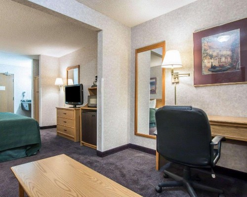 Quality Suites San Diego Otay Mesa - image 28