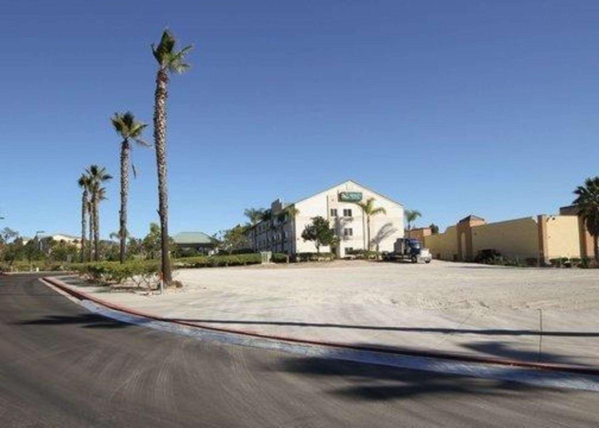 Quality Suites San Diego Otay Mesa - image 3