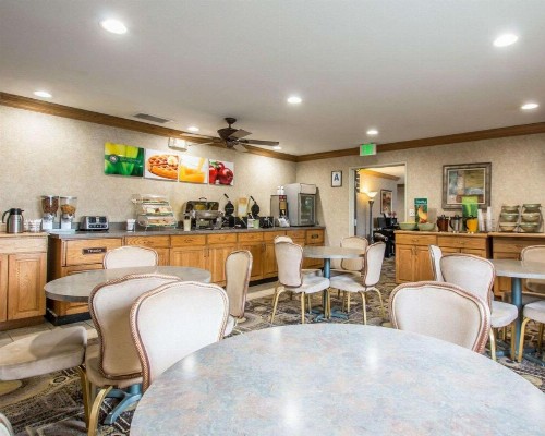 Quality Suites San Diego Otay Mesa - image 32